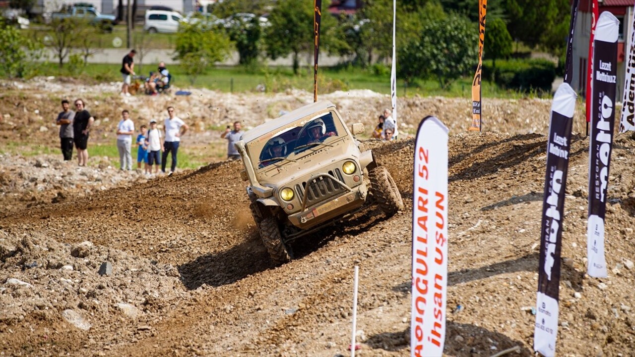 Karadeniz Off-Road Kupası 3. ayak yarışı, Ordu'da gerçekleştirildi. Yarışta sporcular, off-road...