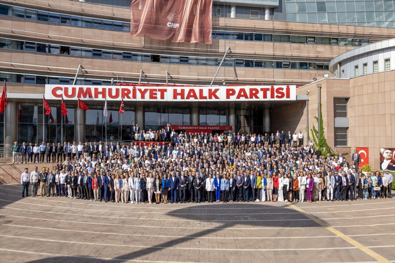 CHP Genel Başkanı Özgür Özel, Ankara’da ATO Congresium’da düzenlenen CHP İkinci Yüzyıl Değişim...