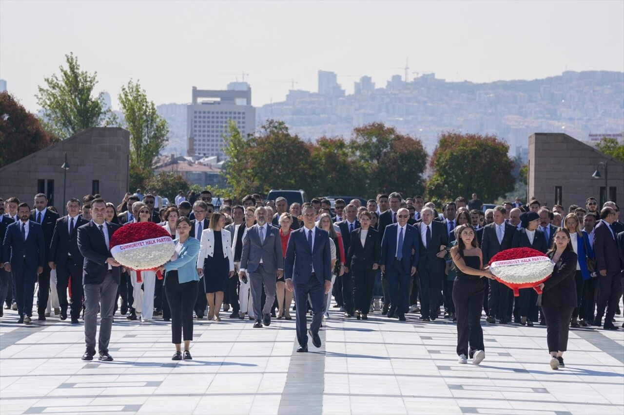 CHP Genel Başkanı Özgür Özel, partisinin 101. kuruluş yıl dönümü dolayısıyla eski CHP Genel...