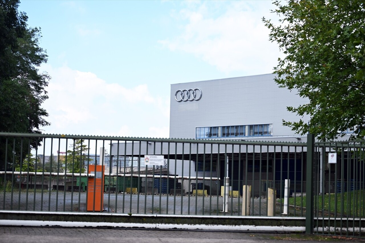 Audi Brüksel fabrikası, çalışanların el koyduğu tamamlanmış 200 civarında otomobilin anahtarlarını...