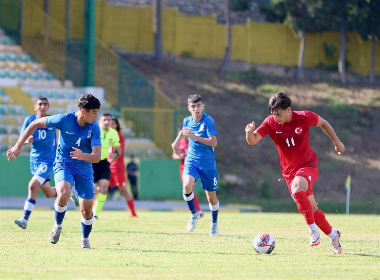 Türkiye 17 Yaş Altı Futbol Takımı, Kocaeli'nin Darıca ilçesinde oynanan hazırlık maçında...