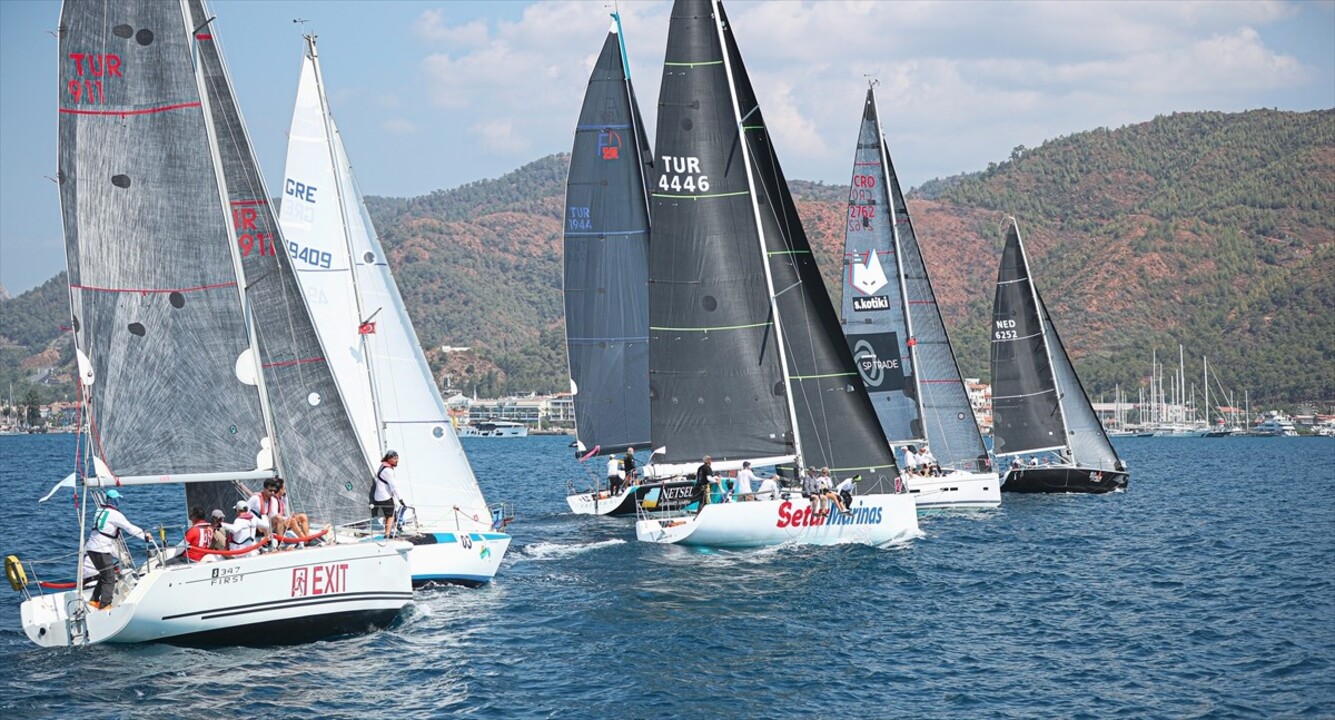 Muğla'nın Marmaris ilçesinde bu yıl ilk kez düzenlenen Kırlangıç Kupası Yat Yarışları'nın ilk...