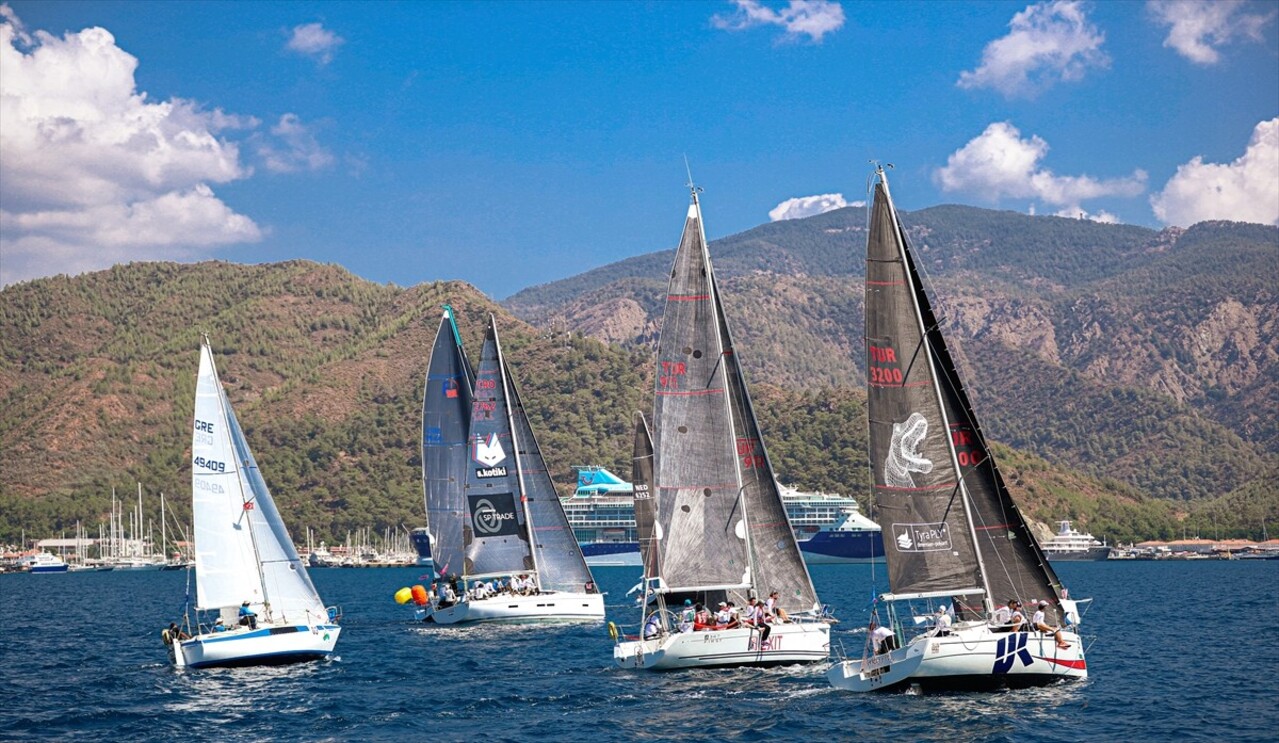 Muğla'nın Marmaris ilçesinde bu yıl ilk kez düzenlenen Kırlangıç Kupası Yat Yarışları'nın ilk...