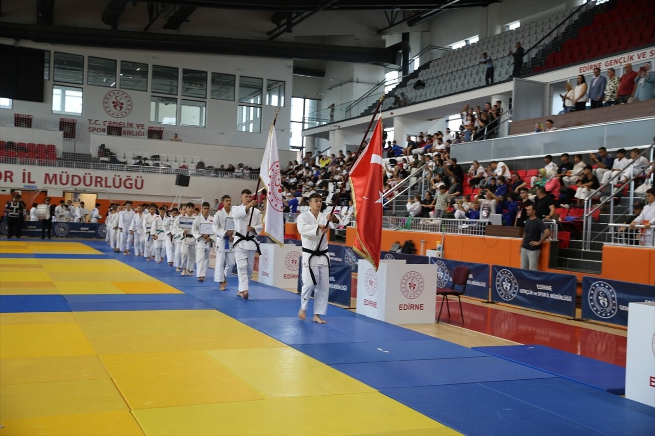 Uluslararası Edirne Judo Turnuvası, düzenlenen açılış töreniyle başladı. Turnuvada Türkiye'nin...