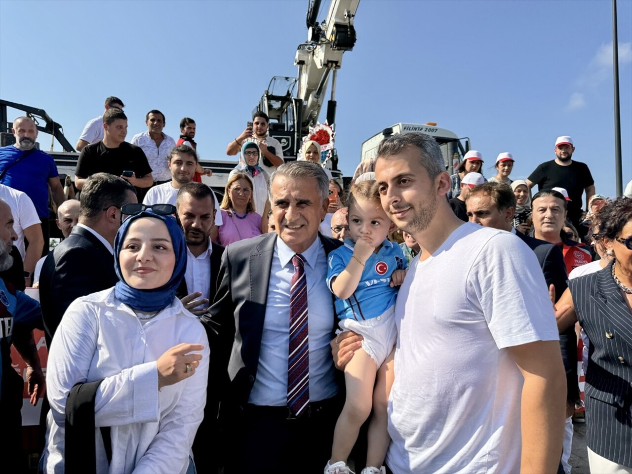 Trabzonspor'un anlaşmaya vardığı teknik direktör Şenol Güneş için imza töreni düzenlendi....