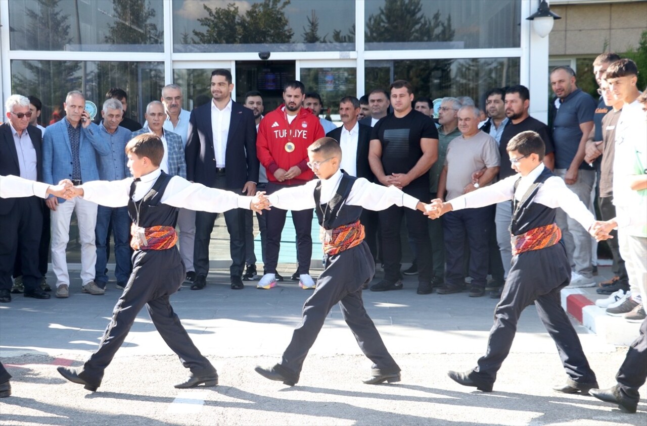 Paris 2024 Paralimpik Oyunları'nda altın madalya kazanan judocu İbrahim Bölükbaşı için memleketi...