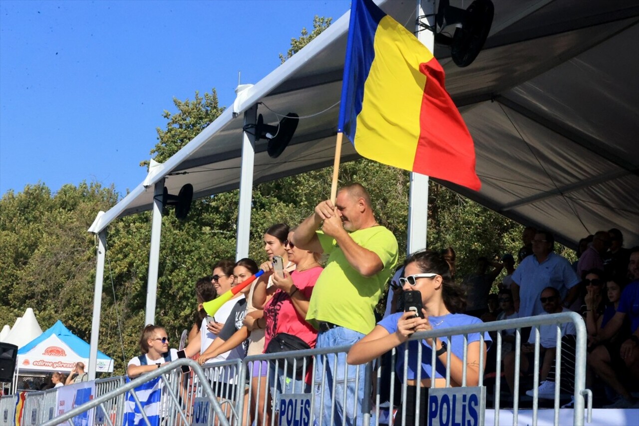 Edirne'de Meriç Nehri'nde oluşturulan parkurda düzenlenen Balkan Kürek Şampiyonası'nın ilk gün...