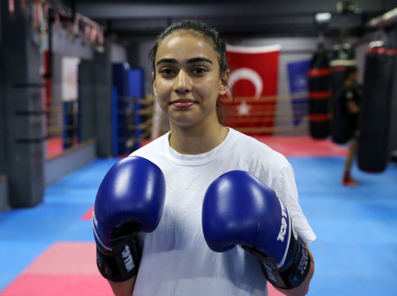 Macaristan'da geçen ay Gençler Dünya Kick Boks Şampiyonası'nda birinci olan Özlem Melek Korkmaz...