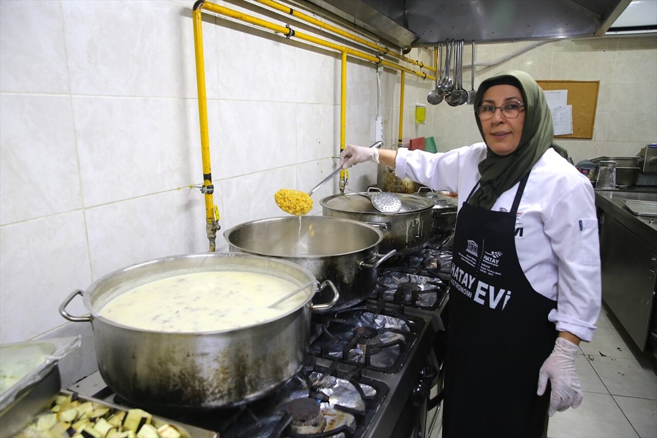 Hatay'da "mütebli" olarak bilinen soğuk buğday çorbası, geleneksel lezzetlerin tanıtıldığı Hatay...