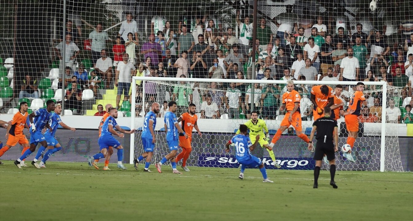 Trendyol Süper Lig'in beşinci haftasında Sipay Bodrum FK ile RAMS Başakşehir takımları Bodrum İlçe...