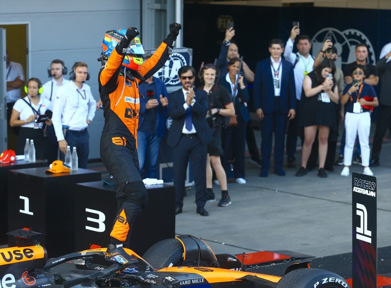 Formula 1 Dünya Şampiyonası'nda sezonun 17. yarışı Azerbaycan Grand Prix'sini McLaren'in...