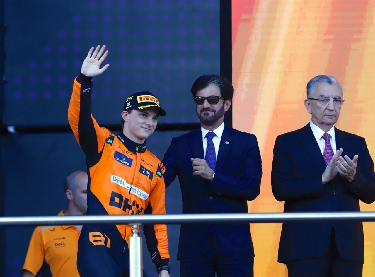 Formula 1 Dünya Şampiyonası'nda sezonun 17. yarışı Azerbaycan Grand Prix'sini McLaren'in...