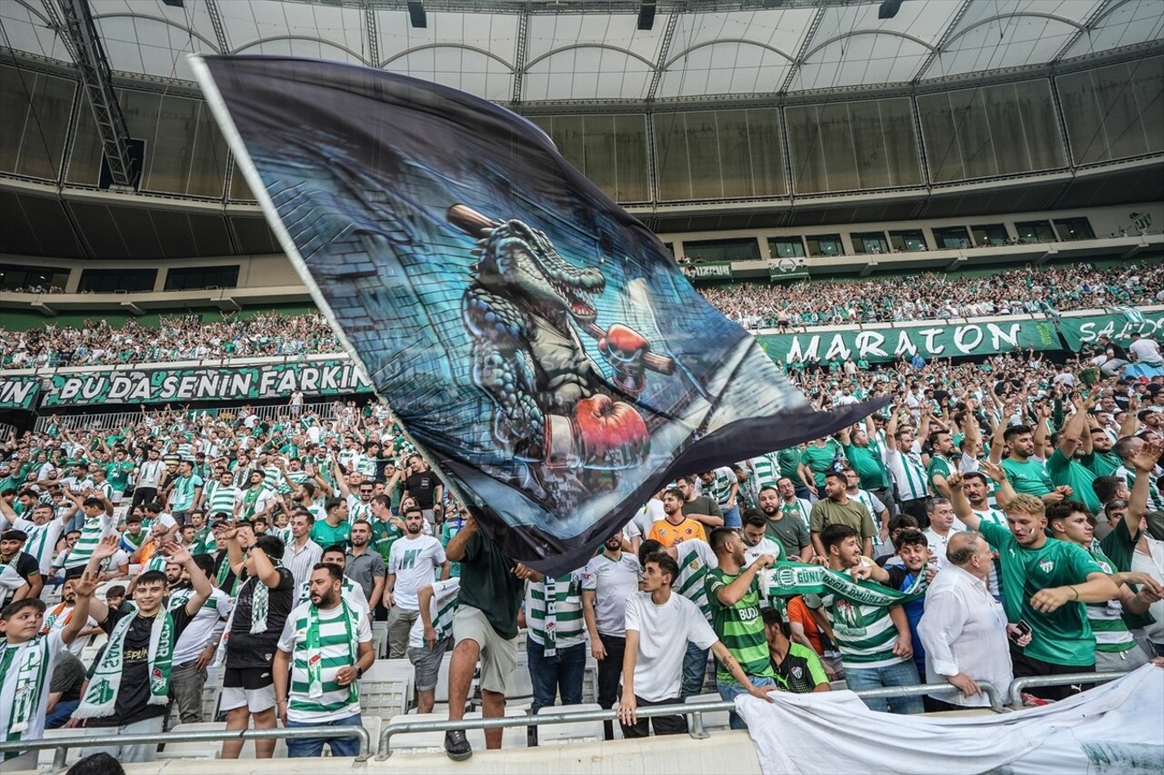 Bursaspor'un TFF 3. Lig'in ikinci haftasında Tokat Belediye Plevnespor'u sahasında ağırladığı maçı...