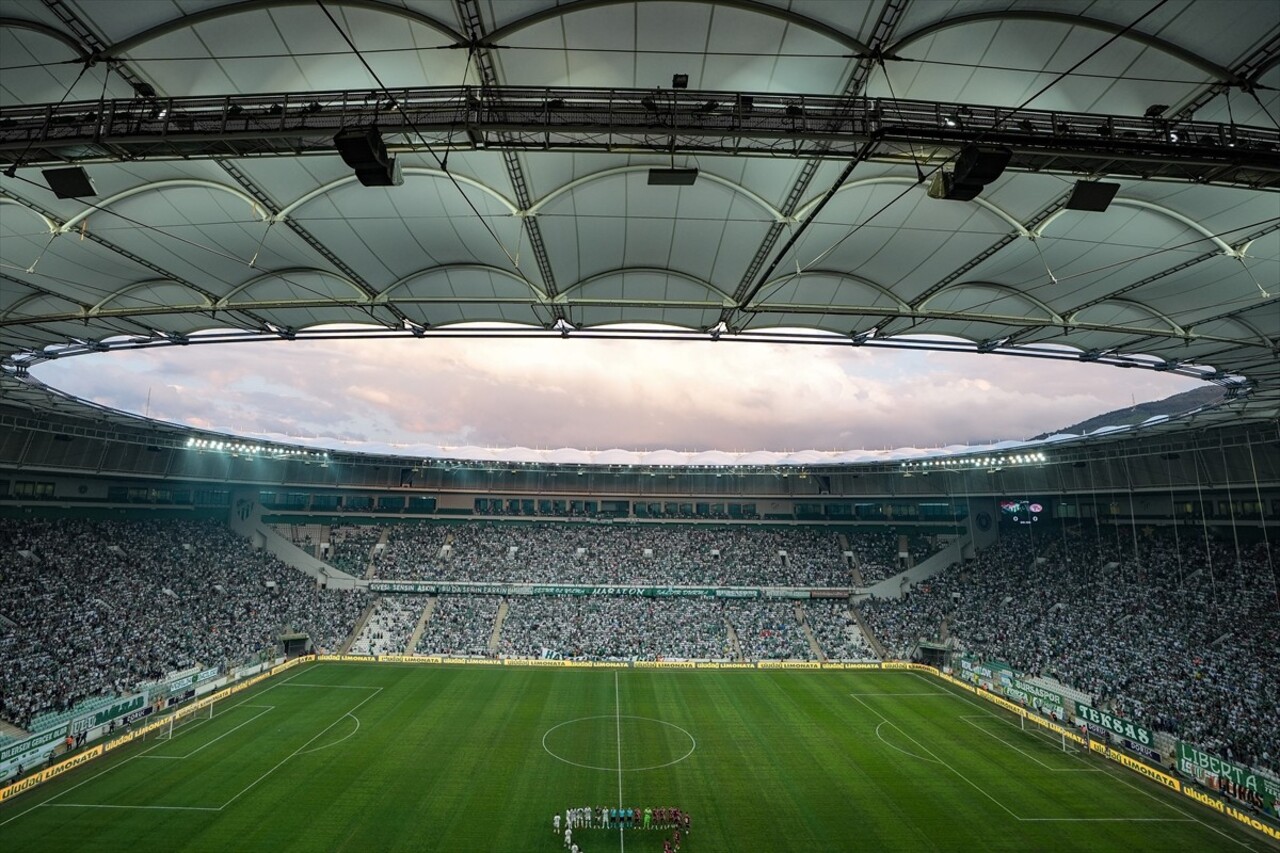 Bursaspor'un TFF 3. Lig'in ikinci haftasında Tokat Belediye Plevnespor'u sahasında ağırladığı maçı...