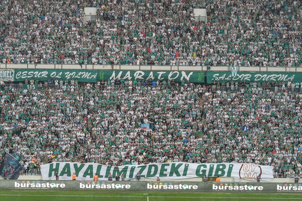 Bursaspor'un TFF 3. Lig'in ikinci haftasında Tokat Belediye Plevnespor'u sahasında ağırladığı maçı...