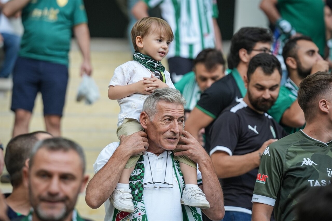 Bursaspor'un TFF 3. Lig'in ikinci haftasında Tokat Belediye Plevnespor'u sahasında ağırladığı maçı...