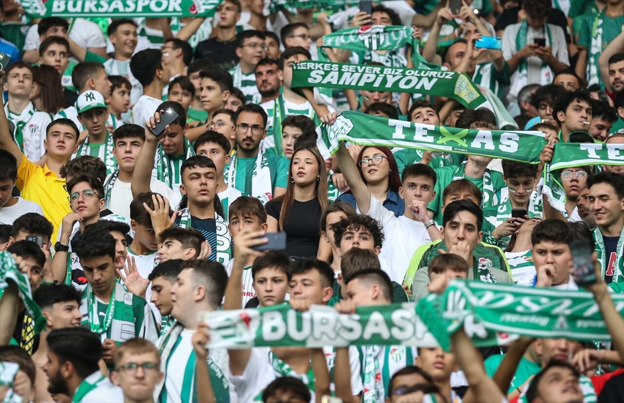 Bursaspor'un TFF 3. Lig'in ikinci haftasında Tokat Belediye Plevnespor'u sahasında ağırladığı maçı...