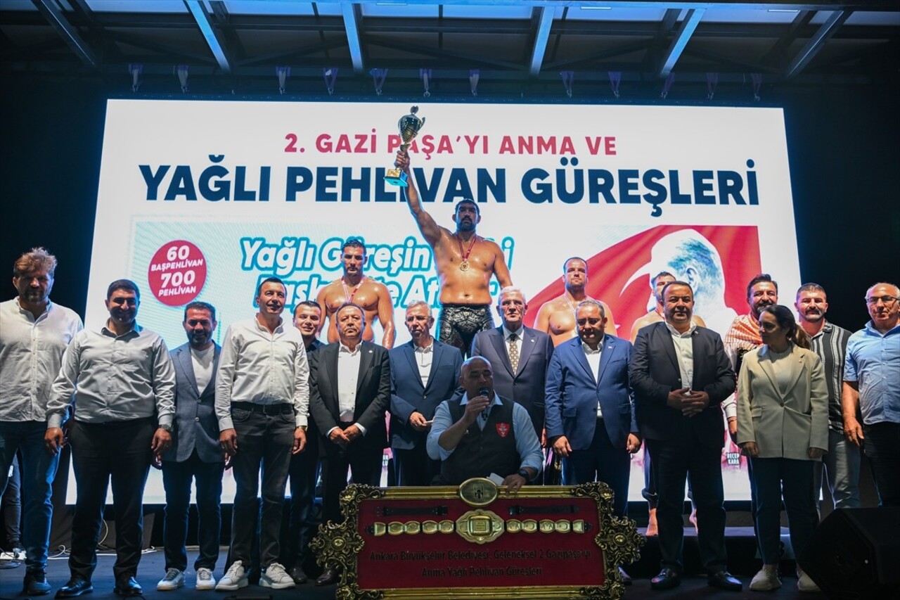 2. Gazi Paşa'yı Anma Yağlı Pehlivan Güreşleri'nde başpehlivanlığı İsmail Koç kazandı.