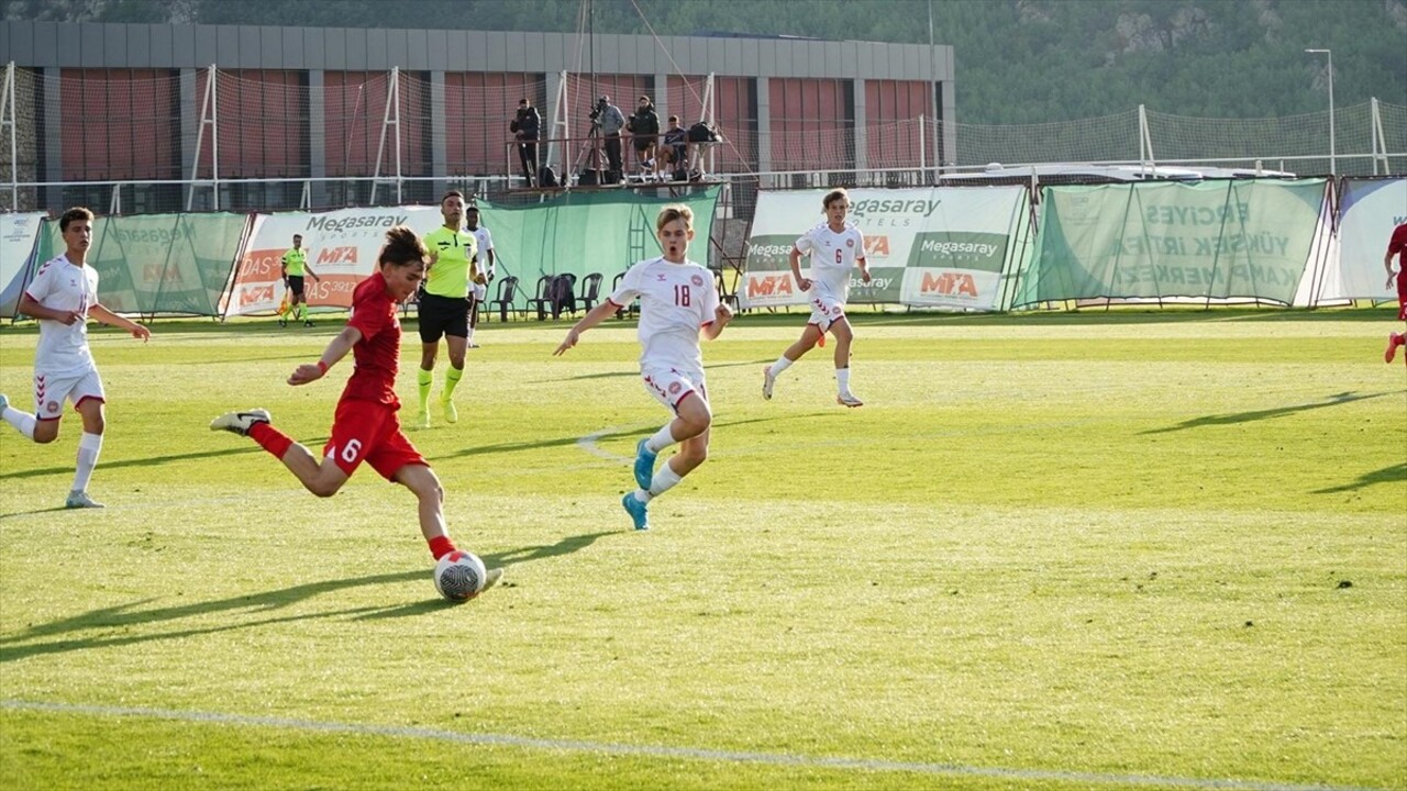 16 Yaş Altı Futbol Milli Takımı, Erciyes Yüksek İrtifa Futbol Turnuvası'ndaki ikinci maçında...