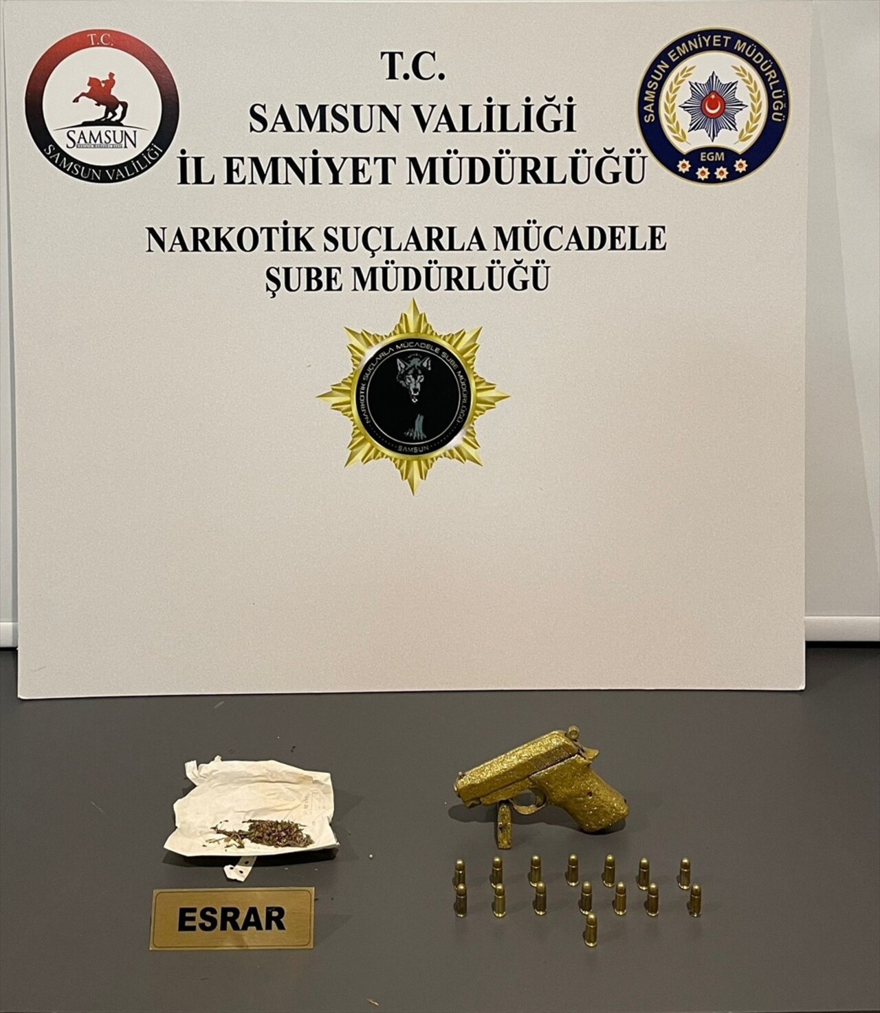 Samsun'da düzenlenen narkotik operasyonunda 5 şüpheli gözaltına alındı. Operasyonda, 737 gram...