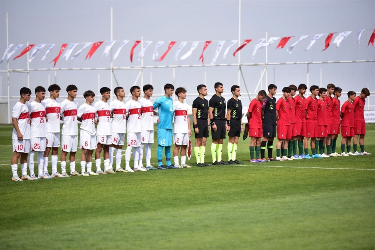 Kayseri'de düzenlenen Erciyes Yüksek İrtifa Futbol Turnuvası'nda Türkiye 16 Yaş Altı Milli Takımı...