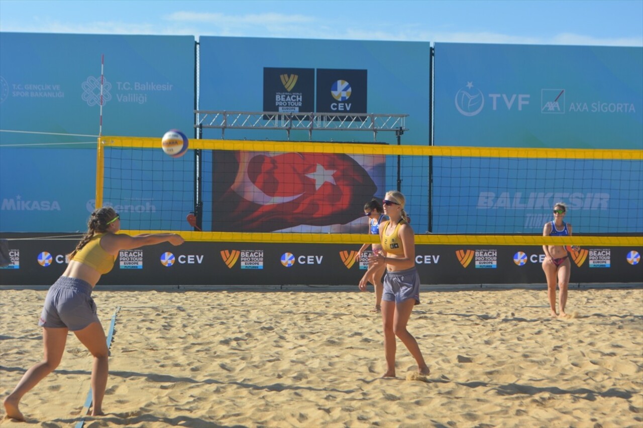 Plaj voleybolunda 2024 VW Beach Pro Tour Futures Balıkesir Etabı, Ayvalık ilçesinde 122 sporcunun...