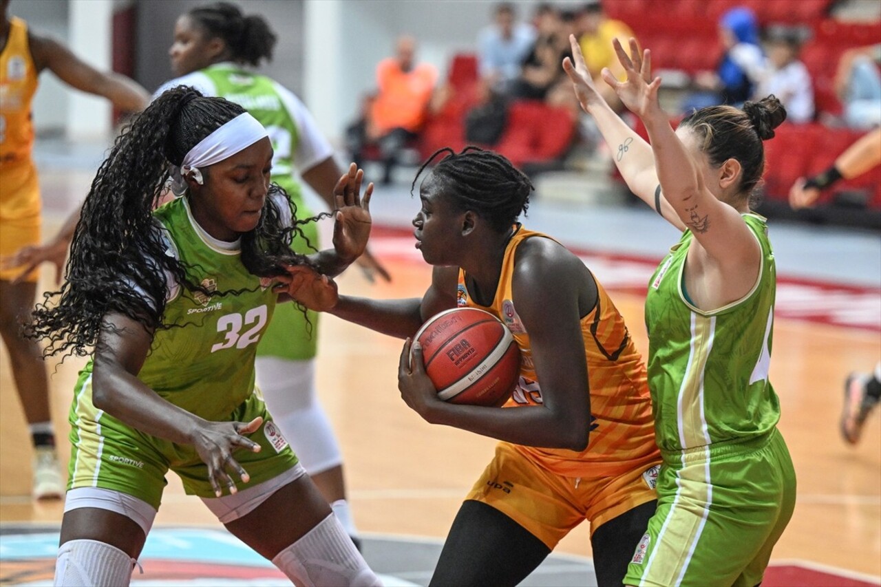 Kayseri'de düzenlenen 18. Erciyes Kupası Kadınlar Basketbol Turnuvası'nda Melikgazi Kayseri...