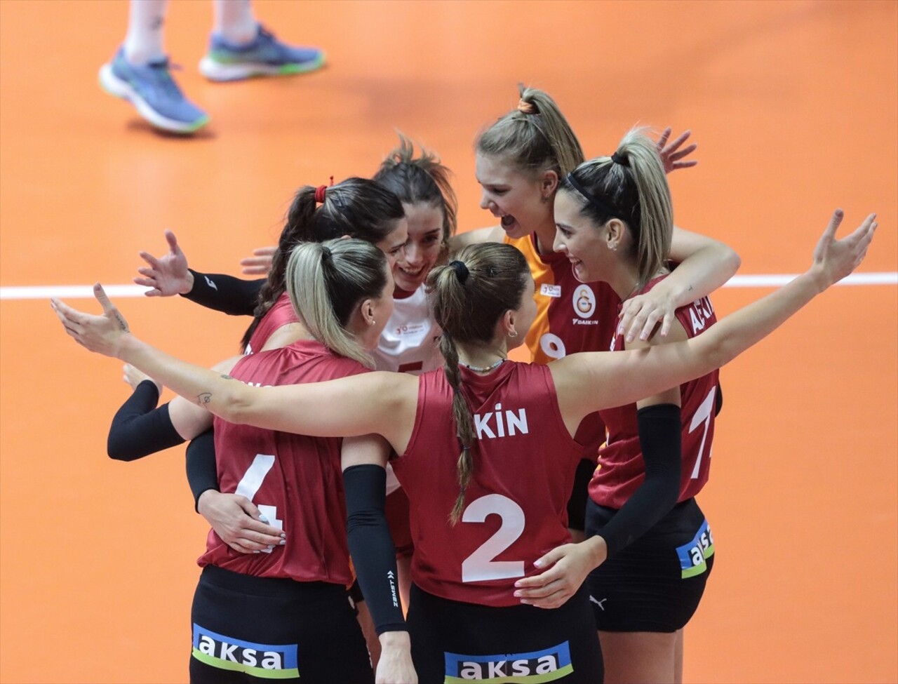 Voleybolda Kadınlar AXA Sigorta Kupa Voley müsabakalarında ilk gün 1. Grup mücadelesinde...