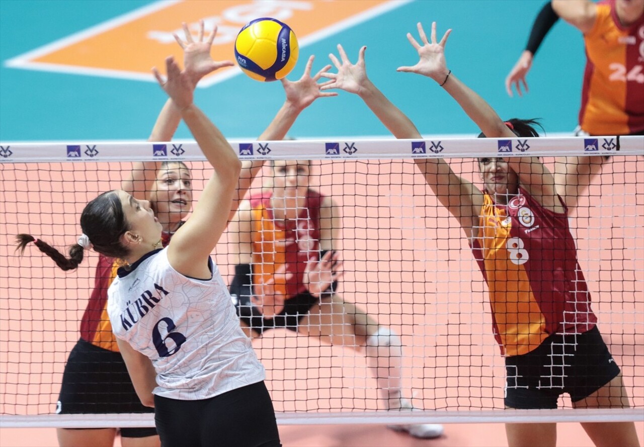 Voleybolda Kadınlar AXA Sigorta Kupa Voley müsabakalarında ilk gün 1. Grup mücadelesinde...