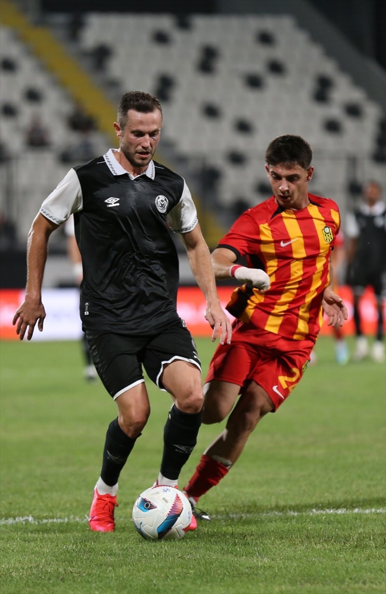 Trendyol 1. Lig’in 6. haftasında Manisa FK ile Yeni Malatyaspor Manisa 19 Mayıs Stadı’nda...