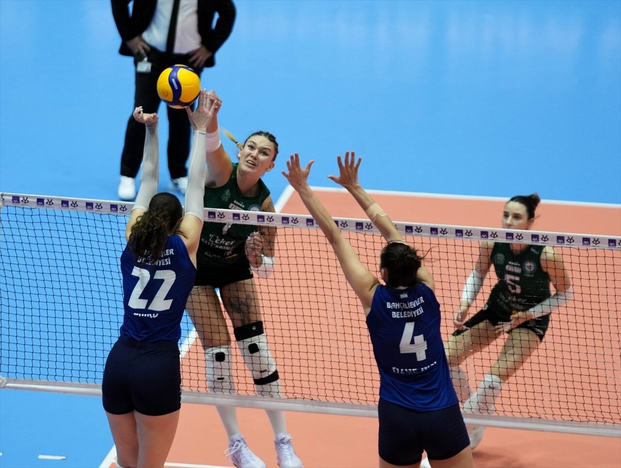 AXA Sigorta Kadınlar Kupa Voley maçında Bahçelievler Belediyespor ile Nilüfer Belediyesi Eker...