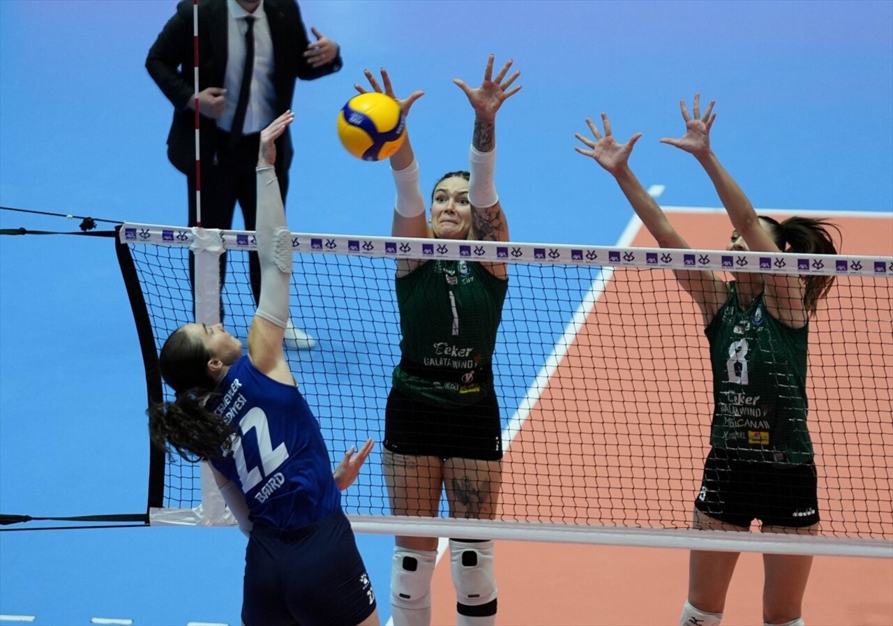 AXA Sigorta Kadınlar Kupa Voley maçında Bahçelievler Belediyespor ile Nilüfer Belediyesi Eker...