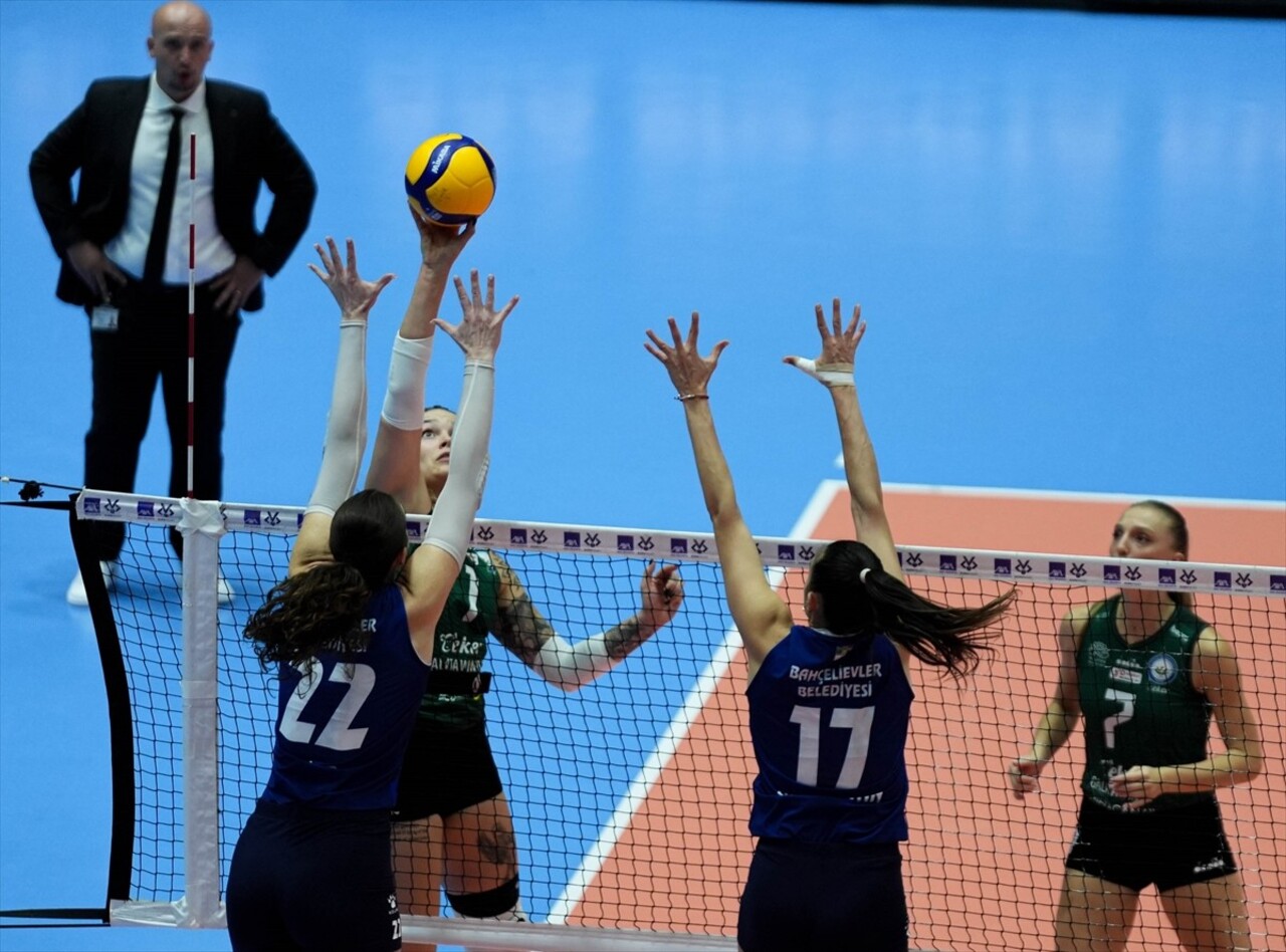 AXA Sigorta Kadınlar Kupa Voley maçında Bahçelievler Belediyespor ile Nilüfer Belediyesi Eker...