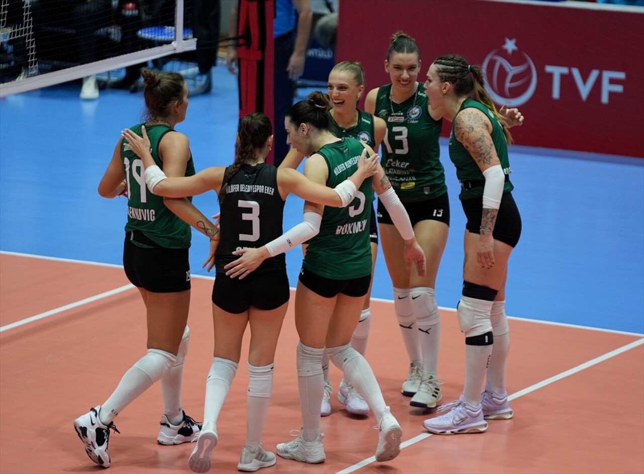 AXA Sigorta Kadınlar Kupa Voley maçında Bahçelievler Belediyespor ile Nilüfer Belediyesi Eker...