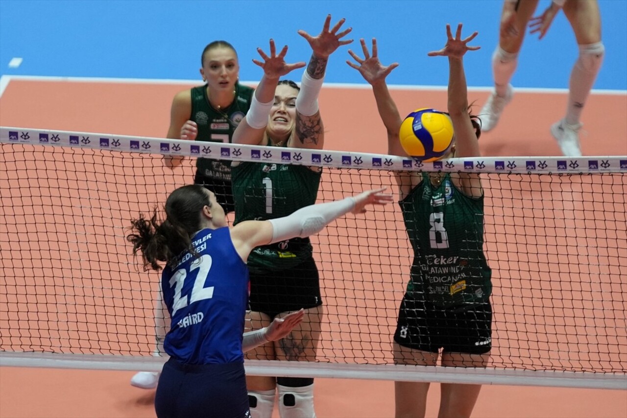 AXA Sigorta Kadınlar Kupa Voley maçında Bahçelievler Belediyespor ile Nilüfer Belediyesi Eker...