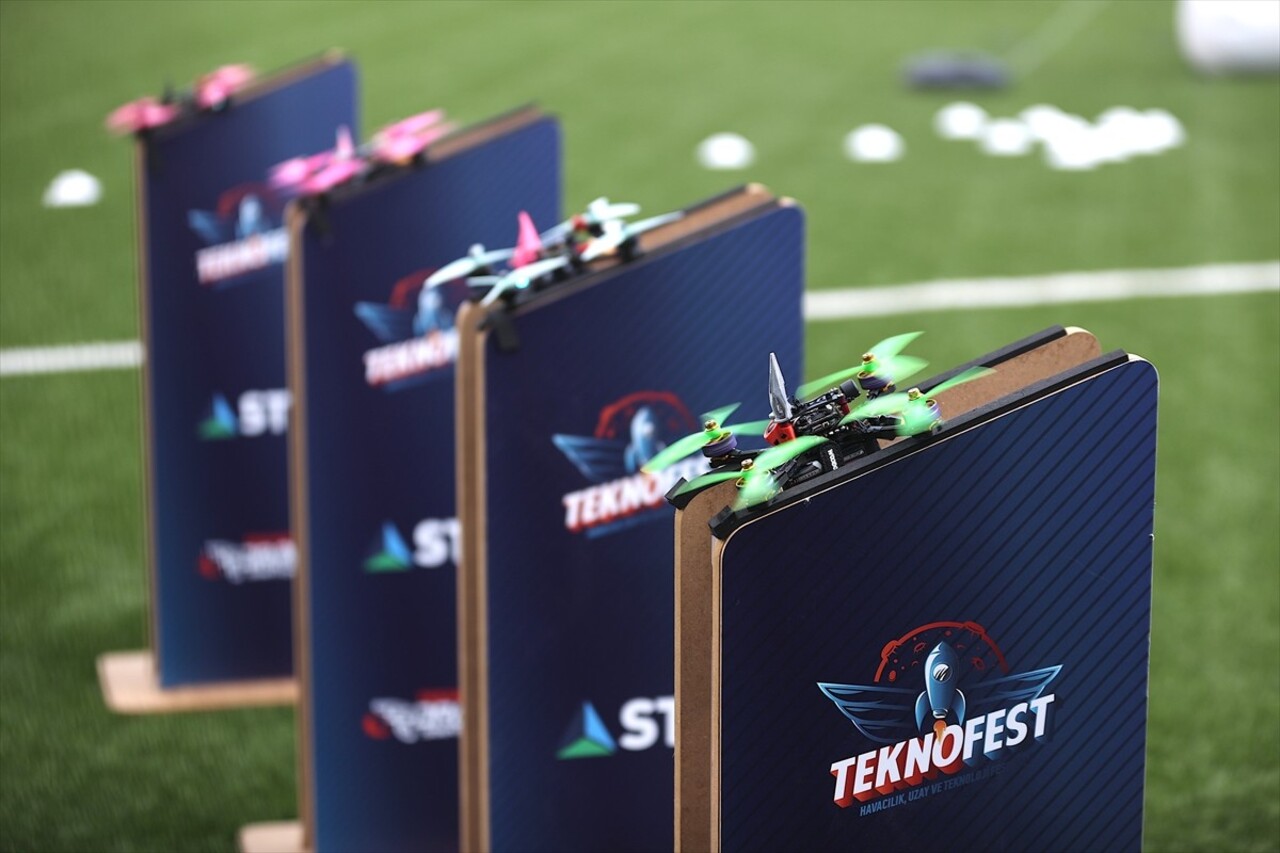 Havacılık, Uzay ve Teknoloji Festivali (TEKNOFEST) kapsamında Mersin'de düzenlenen "Drone...