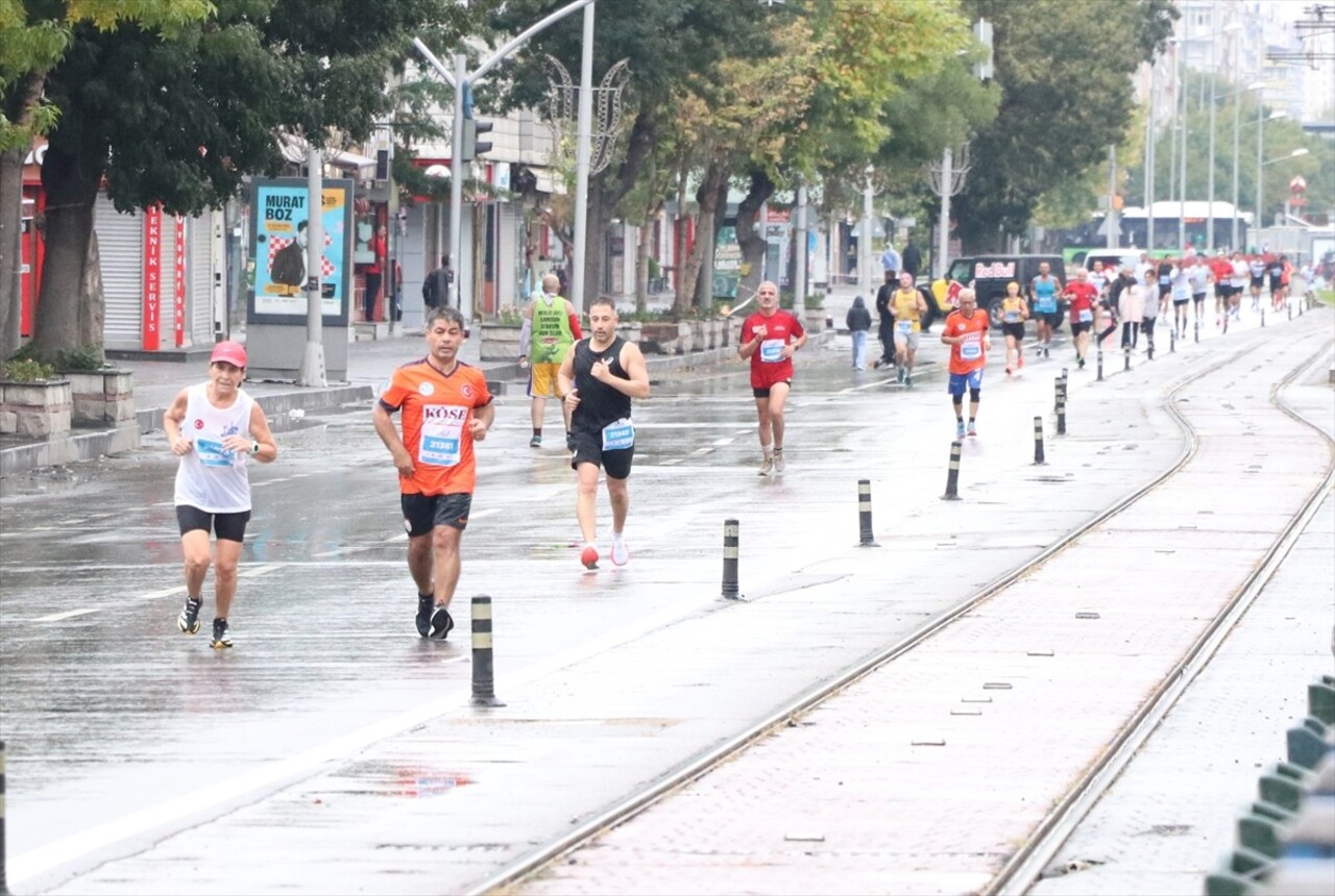 Kayseri Büyükşehir Belediyesi Spor AŞ tarafından dördüncüsü düzenlenen Uluslararası Kayseri Yarı...