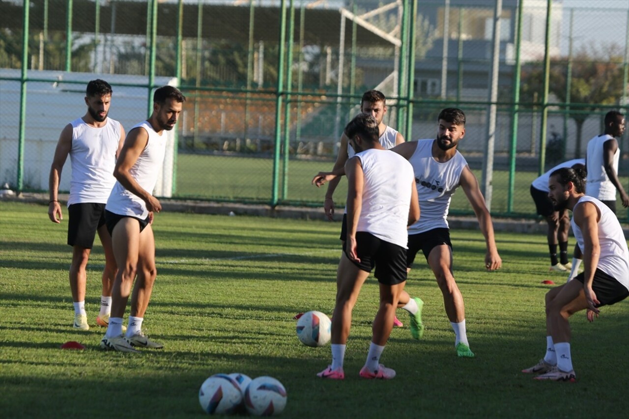 Trendyol 1. Lig ekiplerinden Şanlıurfaspor, TFF 1. Lig'in 6. haftasında oynanacak Fatih Karagümrük...