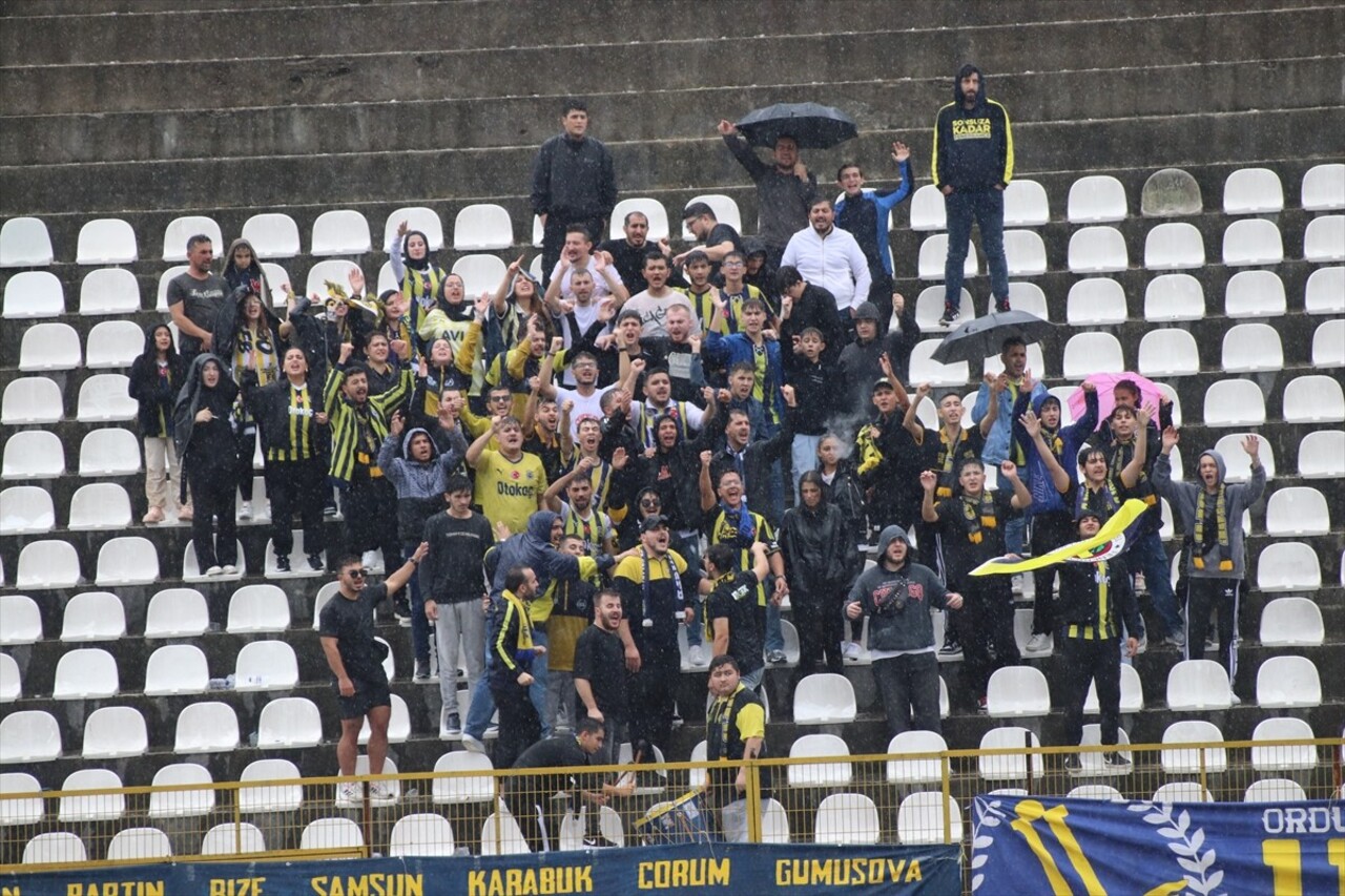 Turkcell Kadın Futbol Süper Ligi'nin üçüncü haftasında Ünye Kadın Spor Kulübü ile Fenerbahçe...