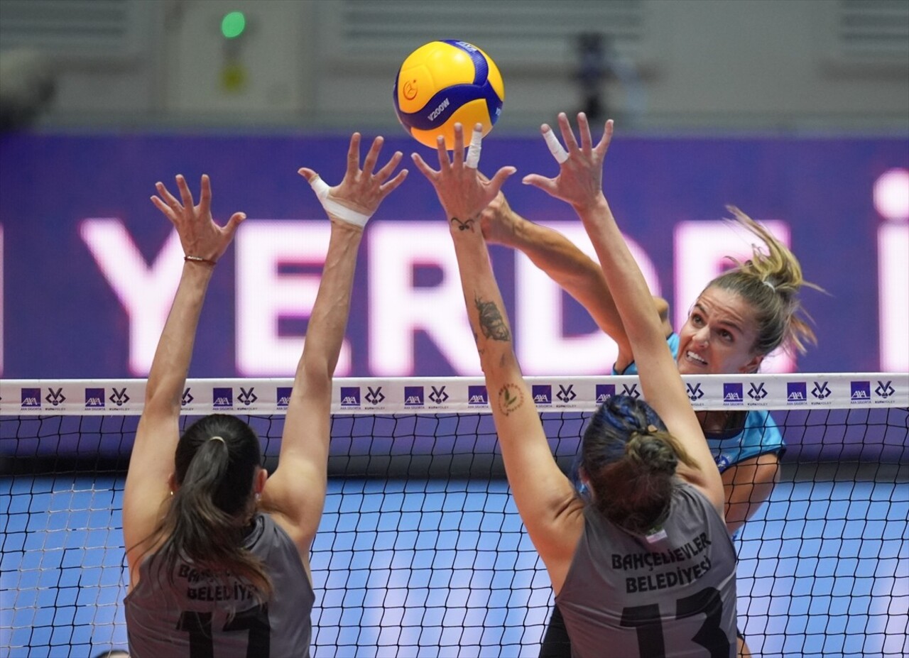 AXA Sigorta Kadınlar Kupa Voley maçında Aydın Büyükşehir Belediyespor ile Bahçelievler...