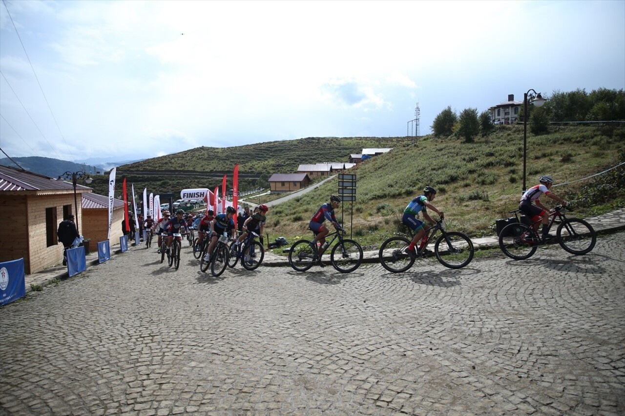 Rize'nin Güneysu ilçesinde Uluslararası Rize MTB Cup Dağ Bisikleti Yarışları düzenlendi.