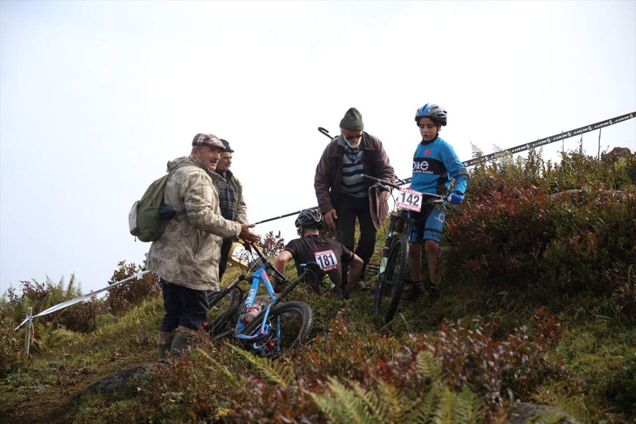 Rize'nin Güneysu ilçesinde Uluslararası Rize MTB Cup Dağ Bisikleti Yarışları düzenlendi.