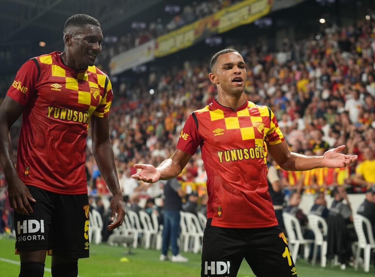 Trendyol Süper Lig'in 6. haftasında Göztepe ile Bellona Kayserispor Gürsel Aksel Stadı'nda...