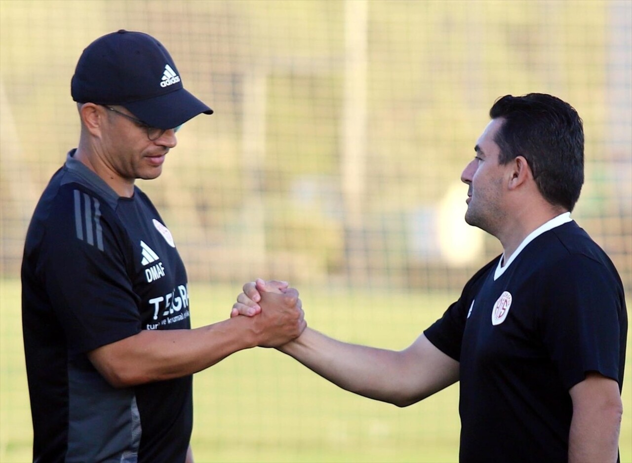 Antalyaspor, Trendyol Süper Lig'in 7. haftasında Fenerbahçe'yi konuk edeceği maçın hazırlıklarına...