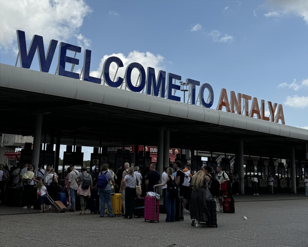 Akdeniz Turistik Otelciler ve İşletmeciler Birliği Başkanı Kaan Kavaloğlu, bu yıl Antalya'ya gelen...