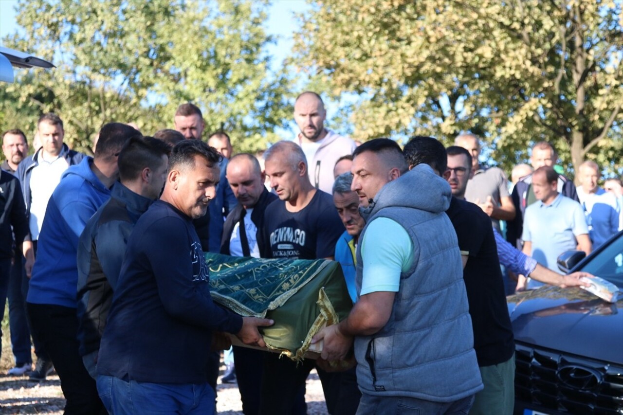 Bosna Hersek'in kuzeydoğusundaki Kalesija kentindeki evinde dün ölü bulunan eski milli basketbolcu...