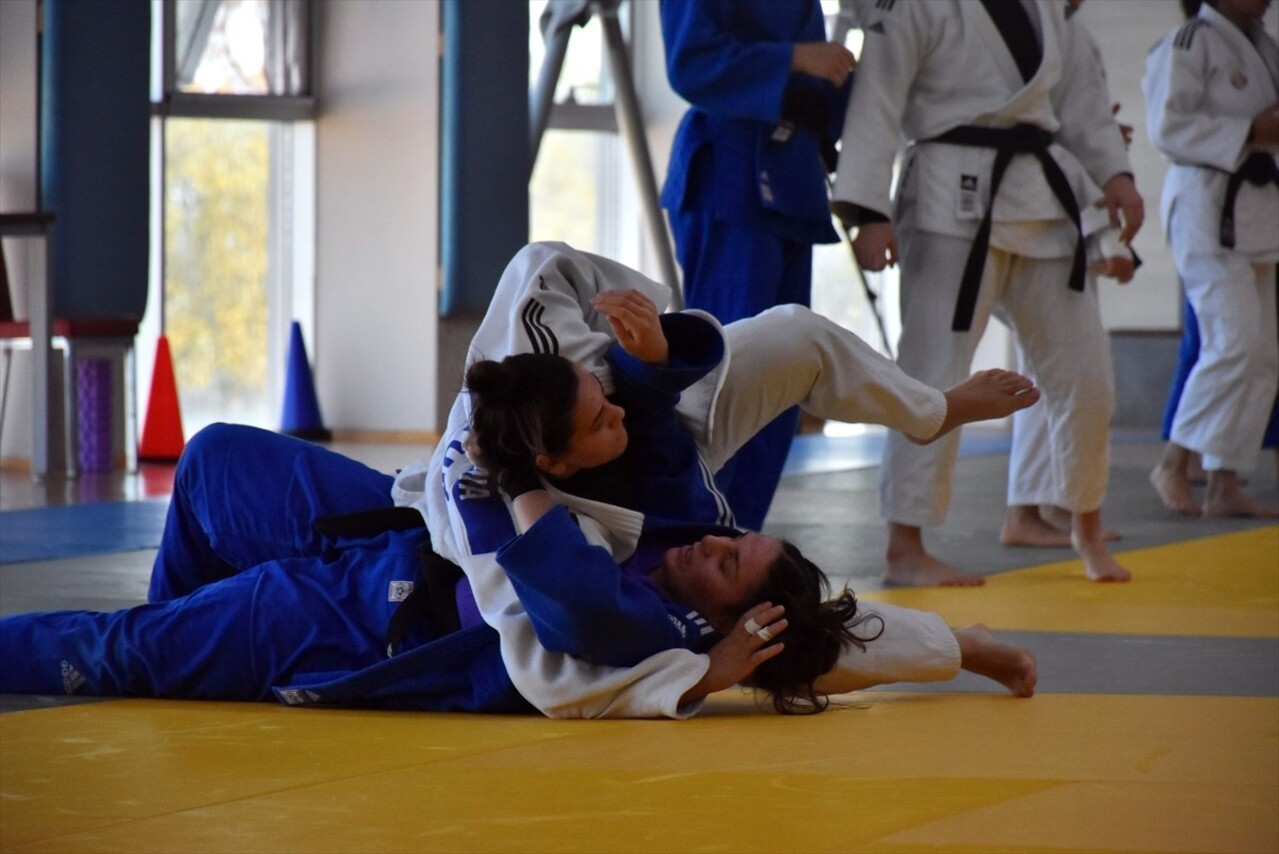  Genç Kadın Judo Milli Takımı, 3-6 Ekim'de Tacikistan'da düzenlenecek Dünya Judo Gençler...