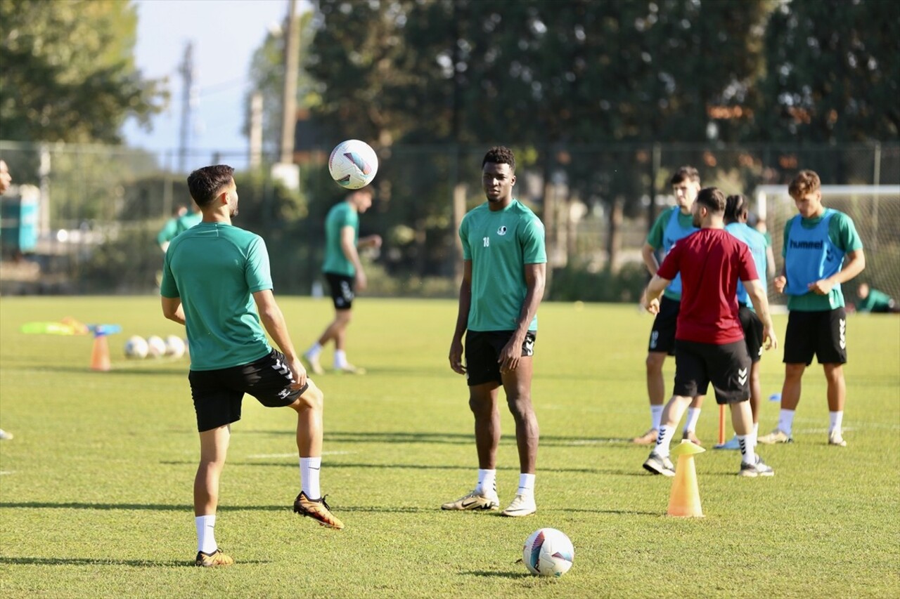 Sakaryaspor, Trendyol 1. Lig'in 7. haftasında Central Hospital Ümraniyespor ile oynayacağı...