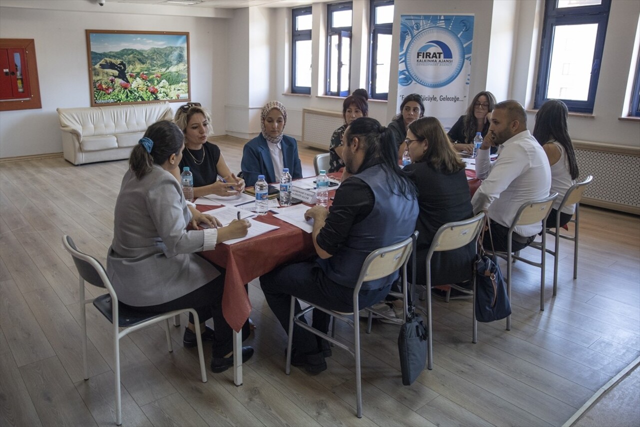 Tunceli'de turizm alanında farkındalık oluşturulması ve ilin tanıtımı amacıyla Atatürk...