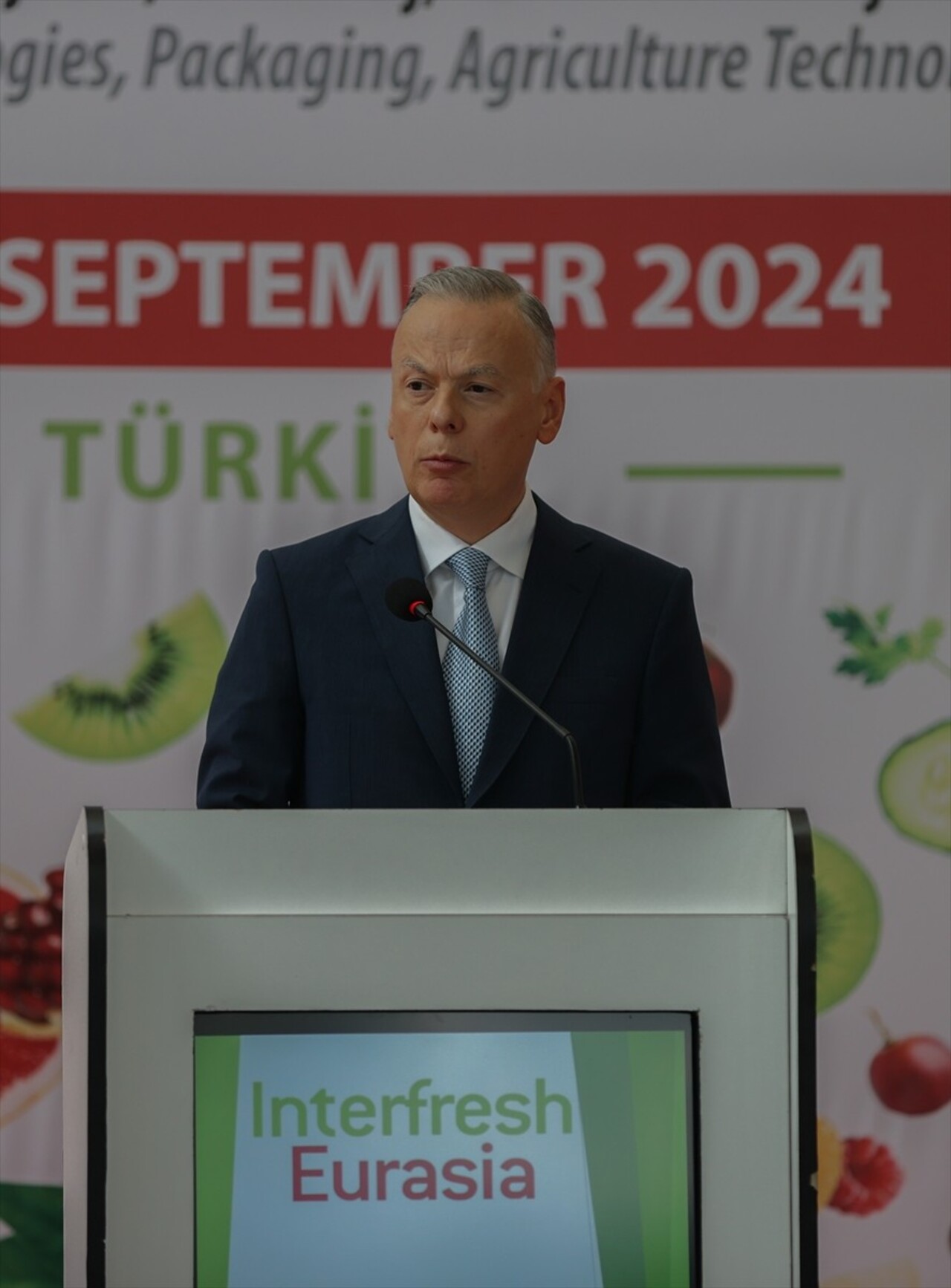 İzmir'de ilk kez düzenlenen Interfresh Eurasia Yaş Meyve Sebze Fuarı, meyve ve sebze sektörü ile...